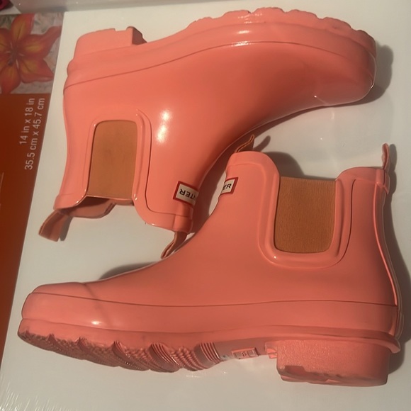 Hunter boots, Girls szUS 4B/5G peach/pink in color - Picture 3 of 6